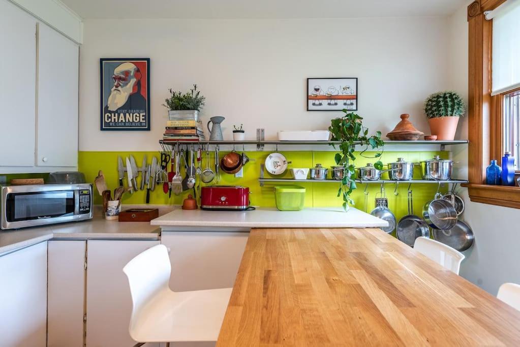 Cozy Montreal Skylight Apartment, Pets Welcome! Exterior photo